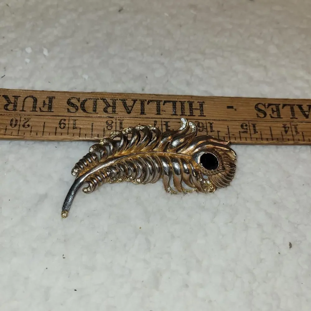 Vintage Peacock‎ Feather Brooch Gold Tone Rhinestone Pin Black Faceted Stone 3